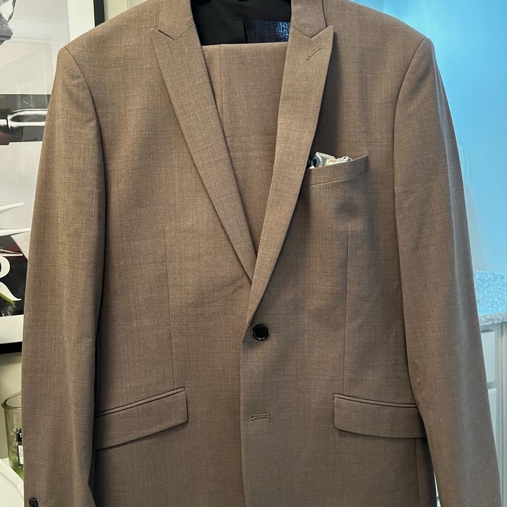 Men’s Express Brown 2-piece Suit with Notched Lapels and Modern Fit - WOOL - NWO